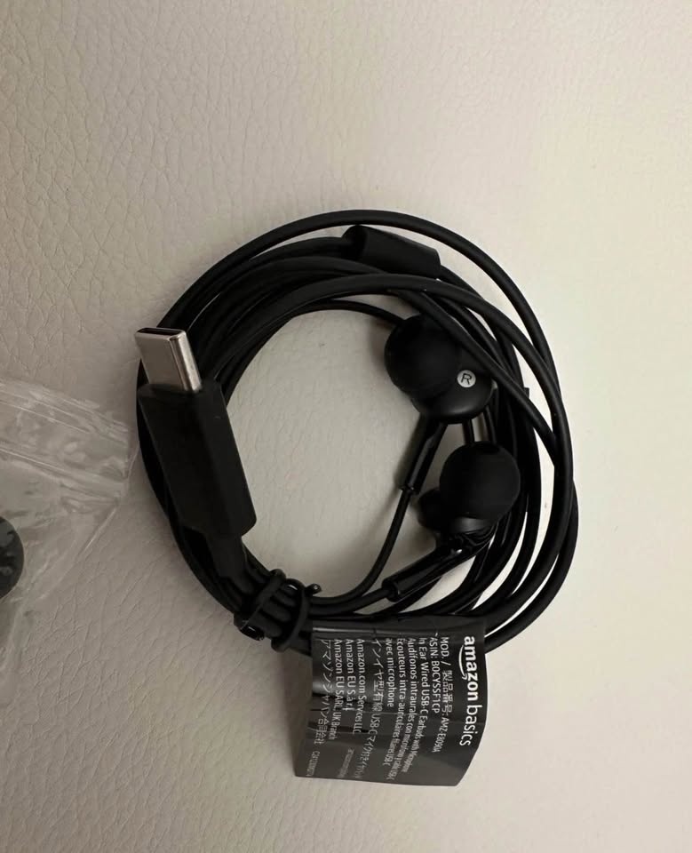 Amazon Basics Wired Earbuds with Microphone - photo 3