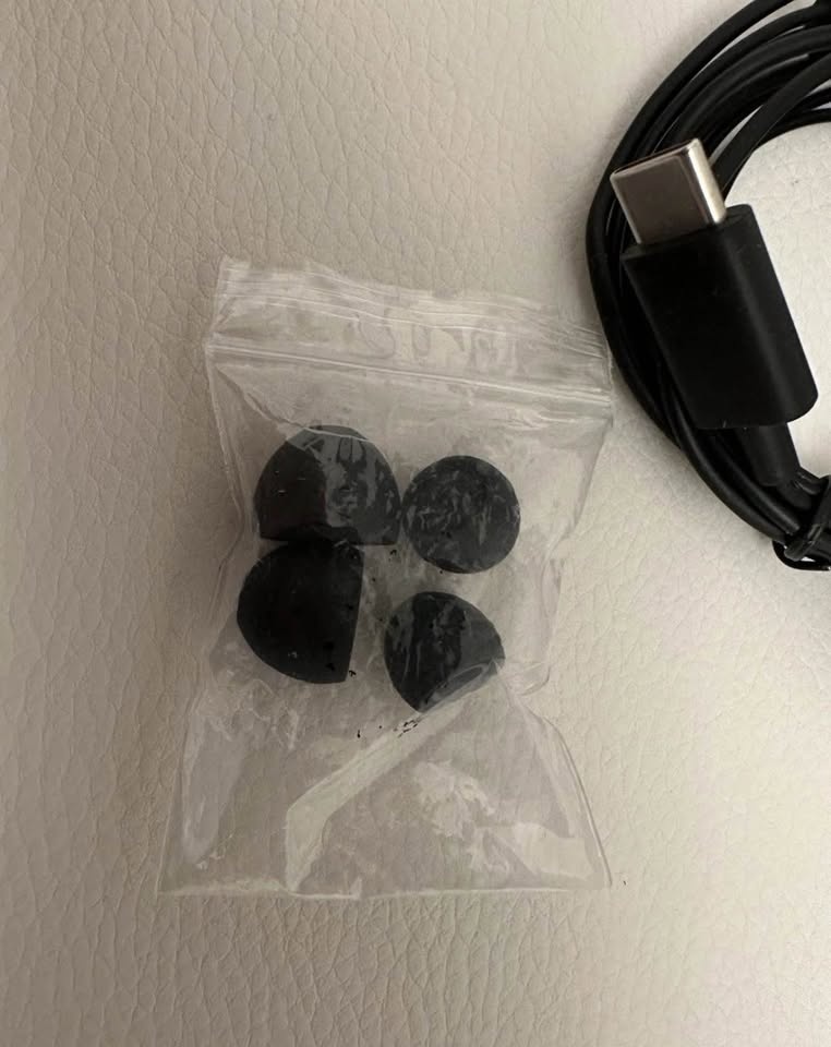 Amazon Basics Wired Earbuds with Microphone - photo 4