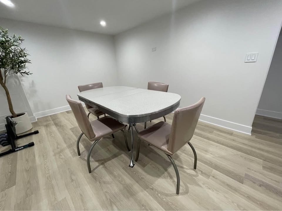 Retro dining table and chair set