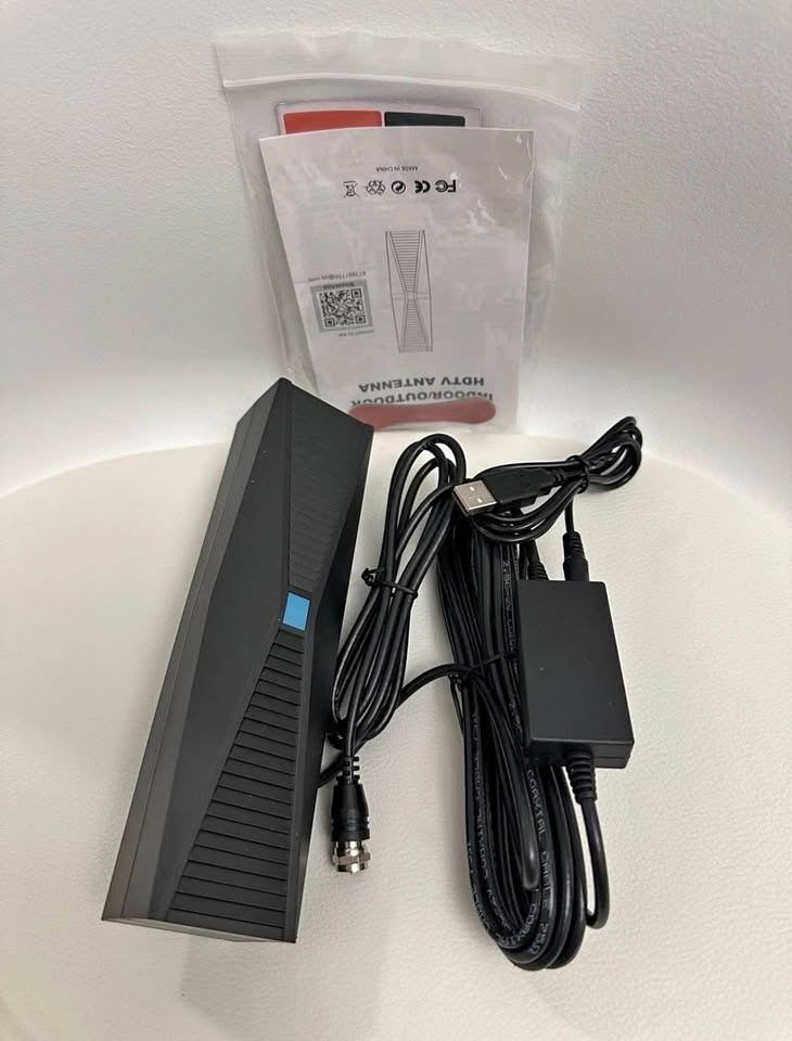 Indoor/Outdoor HDTV Antenna TV001 Up To 4k Resolution