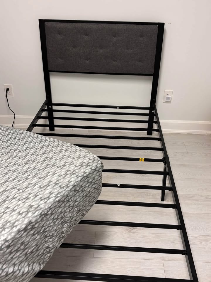 Twin bed frame - photo 2