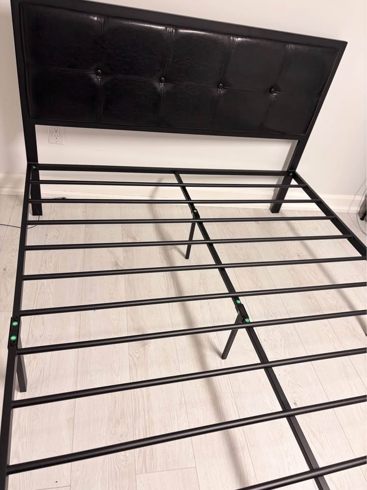 Queen metal bed frame - photo 3