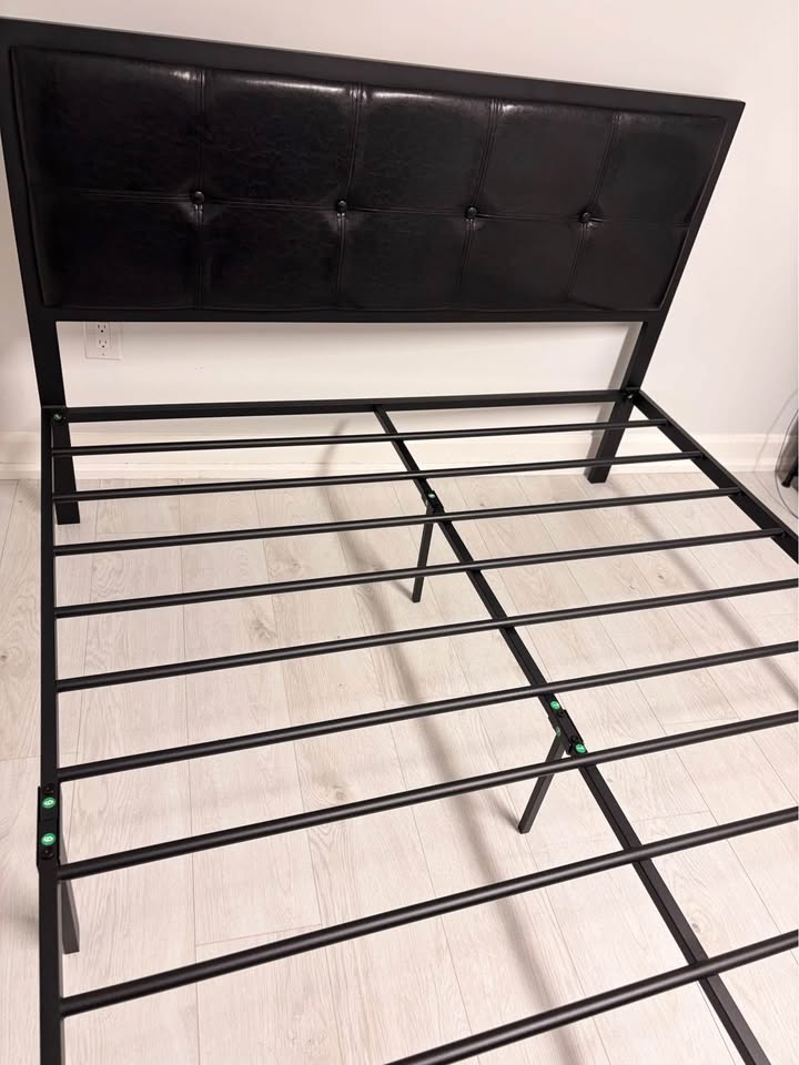 Queen metal bed frame - photo 4