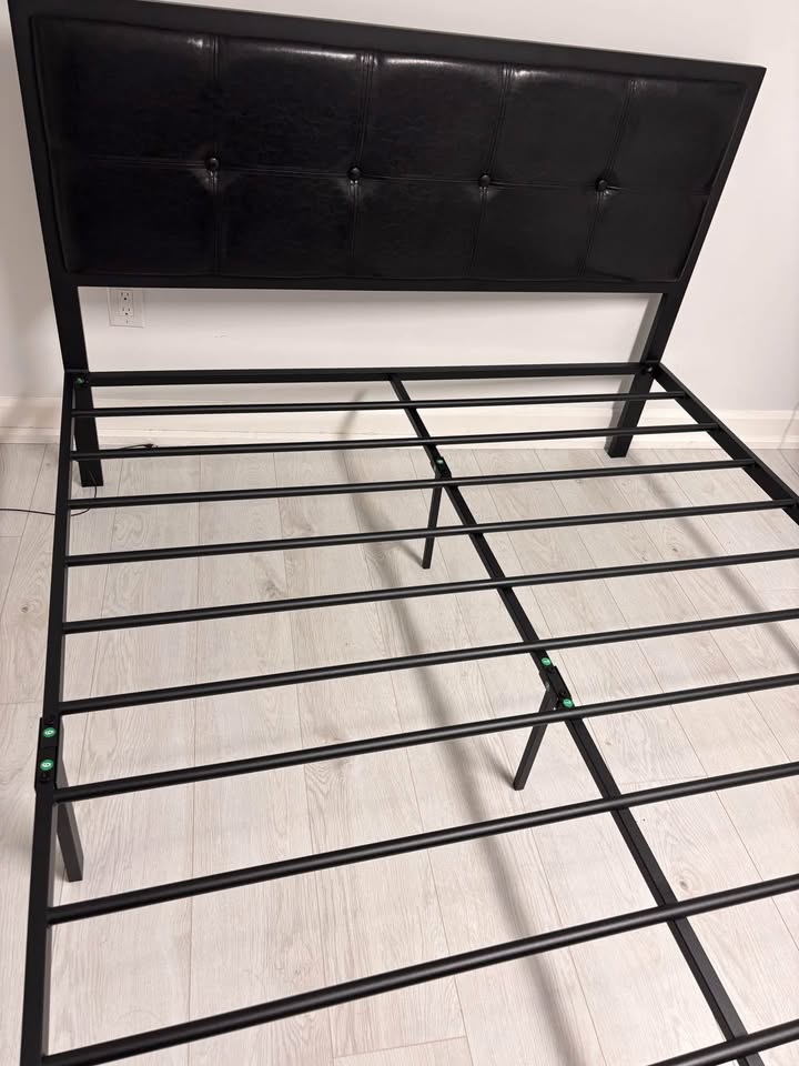 Queen metal bed frame - photo 5