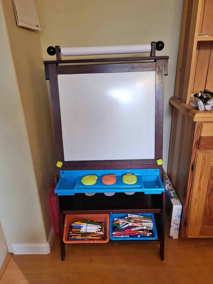 Kids Easel - Whiteboard and Chalkboard