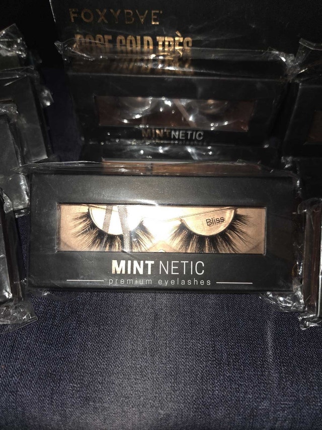 eye lashes/hair straightener - photo 3