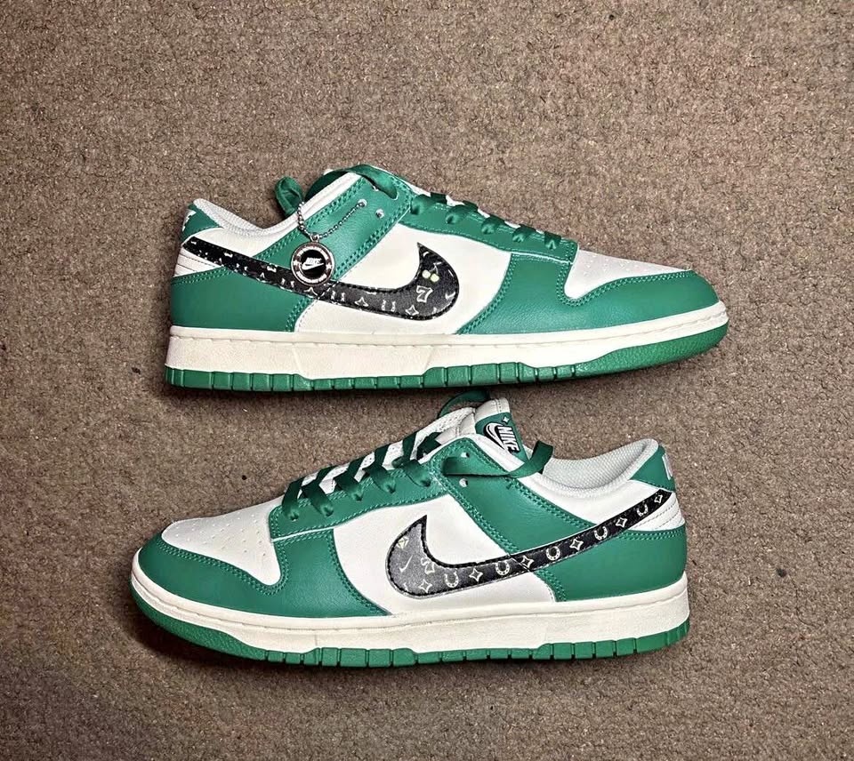 Size 9.5 - Nike Dunk Low Se Lottery Pack