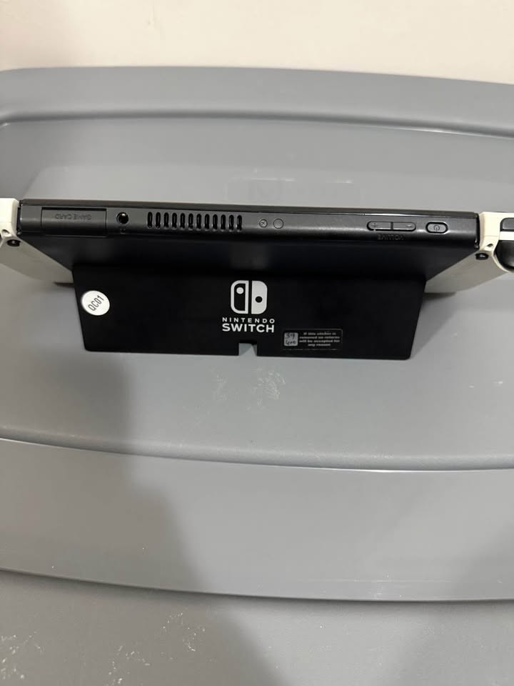 Nintendo Switch OLED Bundle – 512GB + Games + Accessories - photo 3