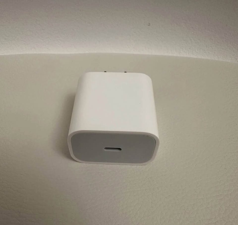 Apple 20W USB Type-C Power Adapter, White - photo 3