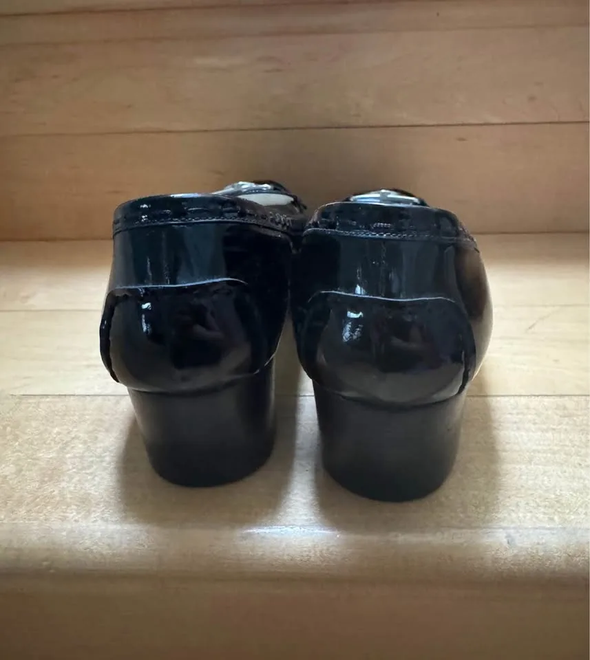 Michael Kors Shiny Patent Leather Black Shoes - Size 9.5 image indicator(5)