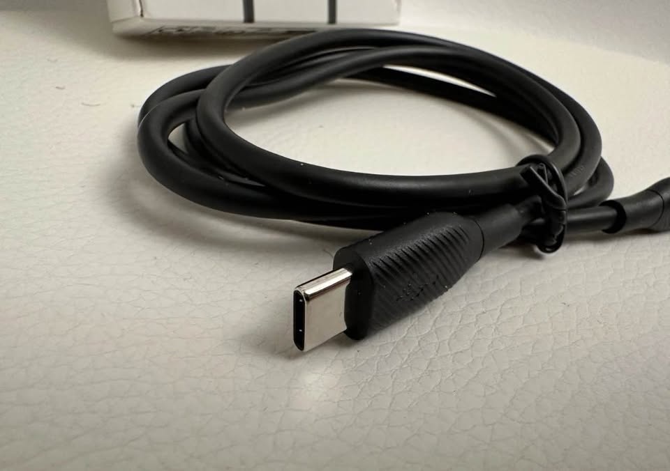 Amazon Basics USB-C Connector 3Ft Black cable charging - photo 4