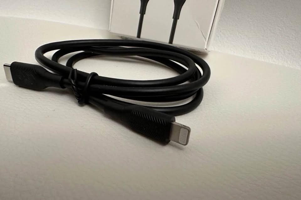 Amazon Basics USB-C Connector 3Ft Black cable charging - photo 5