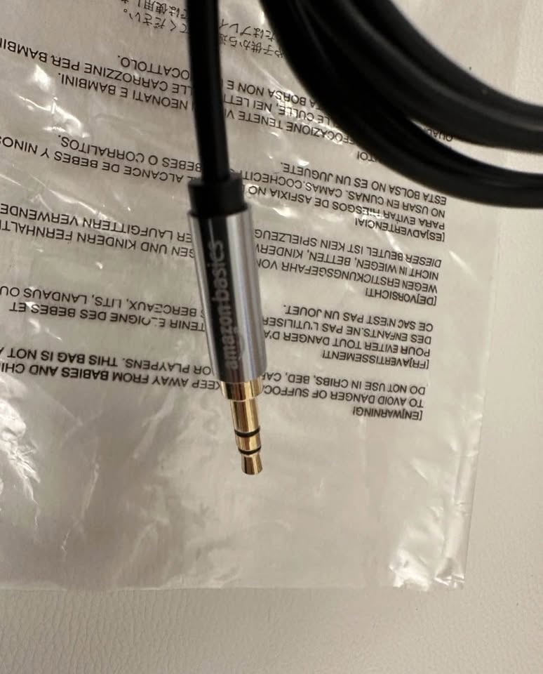 Amazon Basics 3.5mm Aux Audio Cable, 4 Foot, Black - photo 3