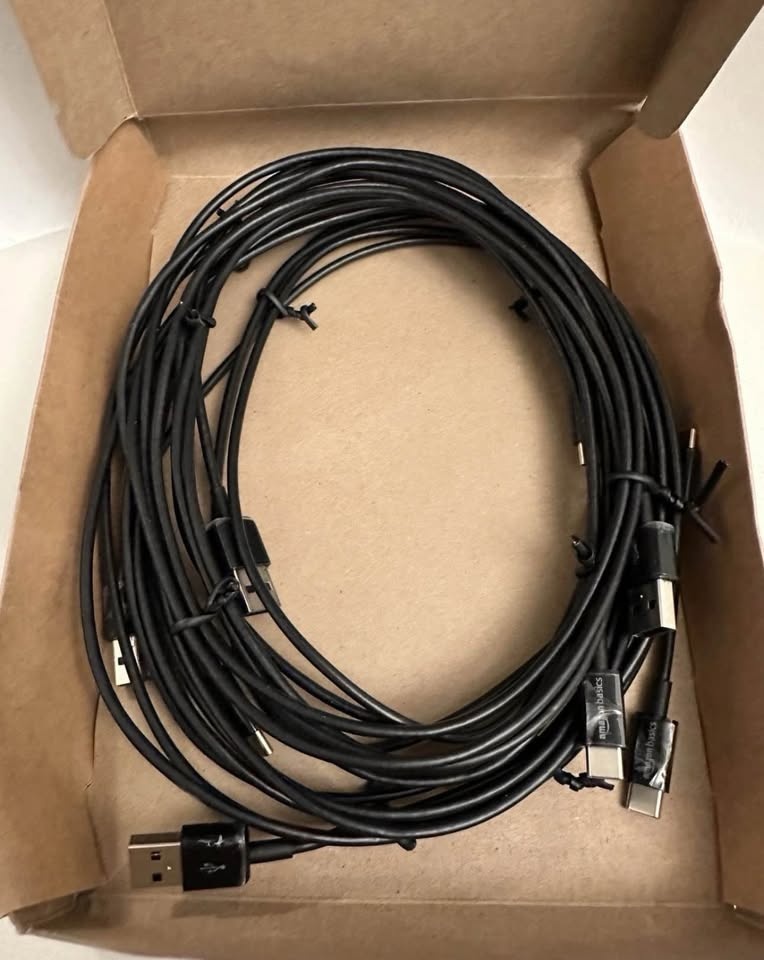 Amazon Basics USB-C to USB-A Cable 6 Ft 5-Pack - photo 2