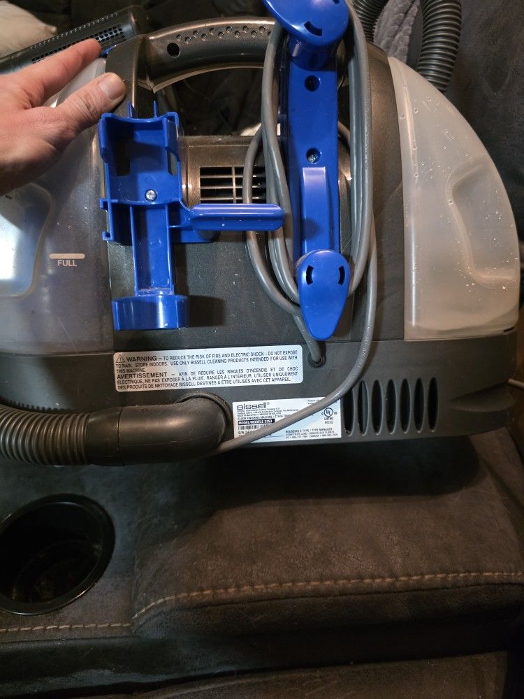 Bissell Carpet Cleaner - photo 2
