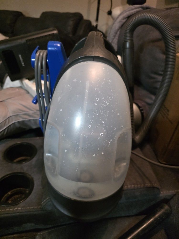 Bissell Carpet Cleaner - photo 3