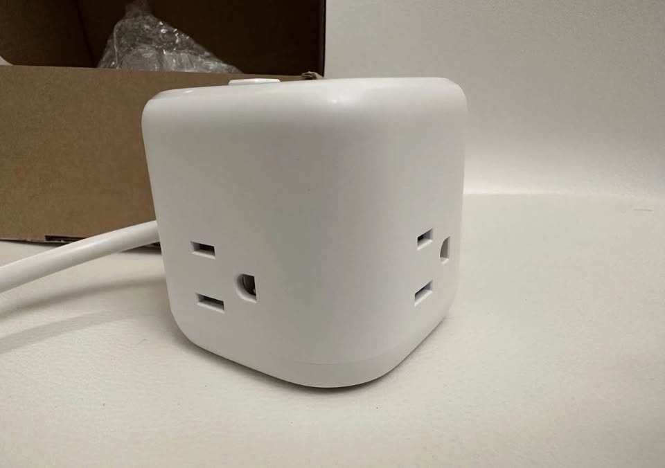 Amazon Basics Power Strip Cube 3 Outlet 3 USB Ports White - photo 5