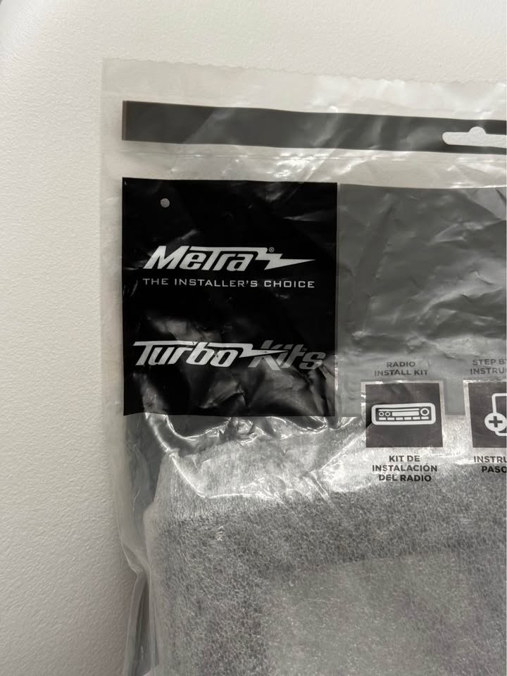 Metra 95-7881G Double Din Radio Install Dash Kit - photo 3