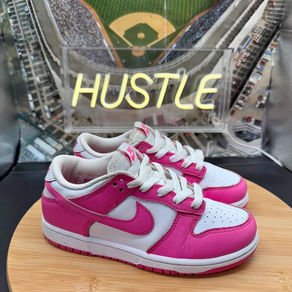 Nike Dunk Low (PS) Laser Fuchsia/White Size 2Y