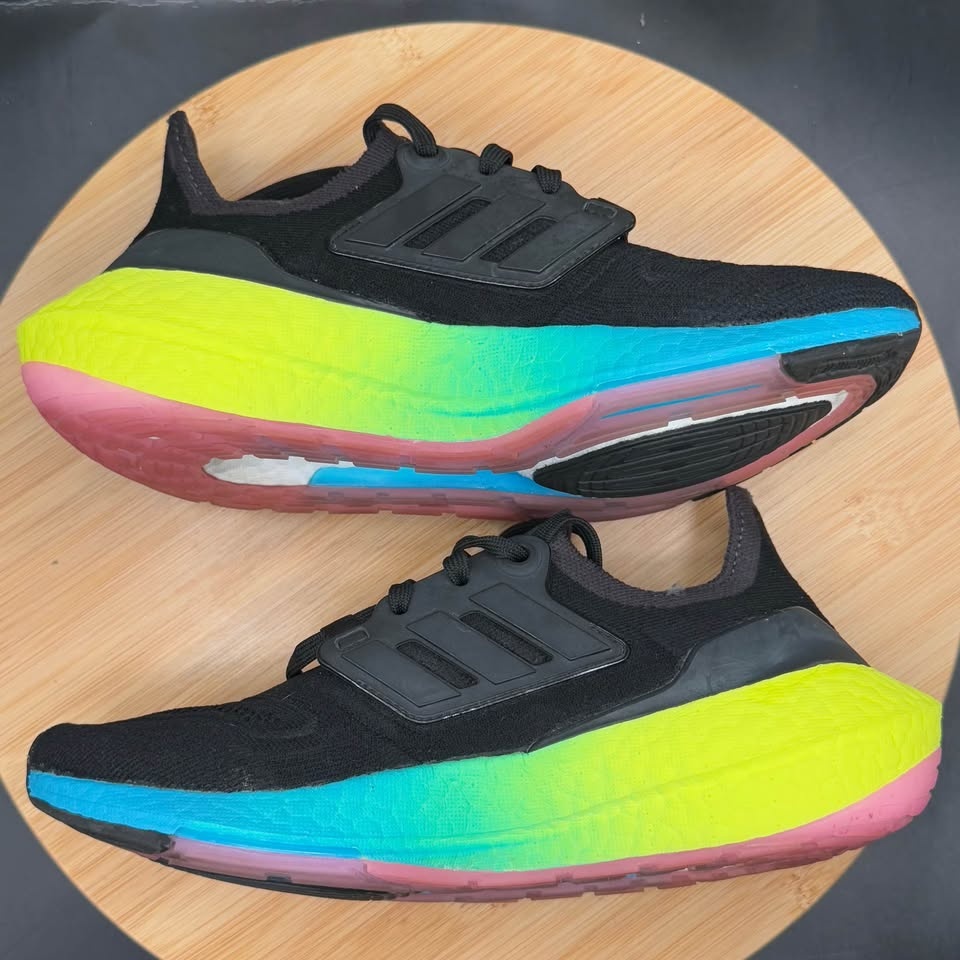 Adidas UltraBoost 22 'Black Multi Gradient' Mens Sz 5 - photo 4