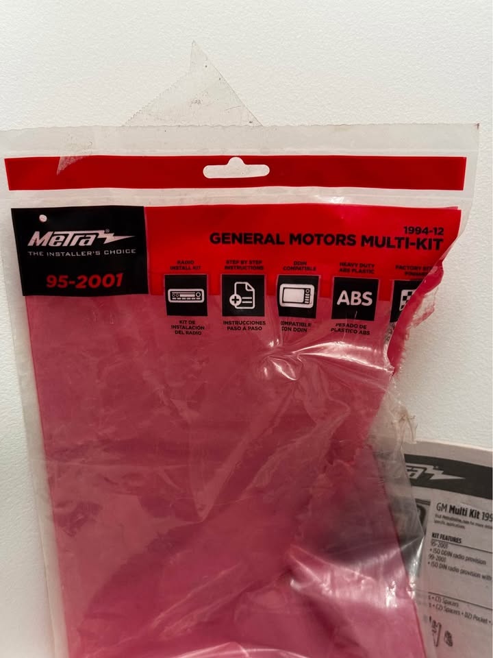 Metra 95-2001 Double DIN Stereo Install Dash Multi-Kit - photo 2