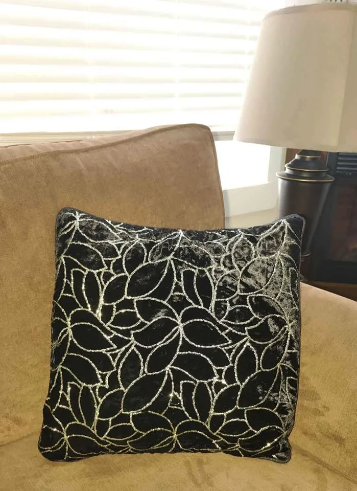 😱Brand🥕 new fancy Beaded Cushion cover image indicator(3)