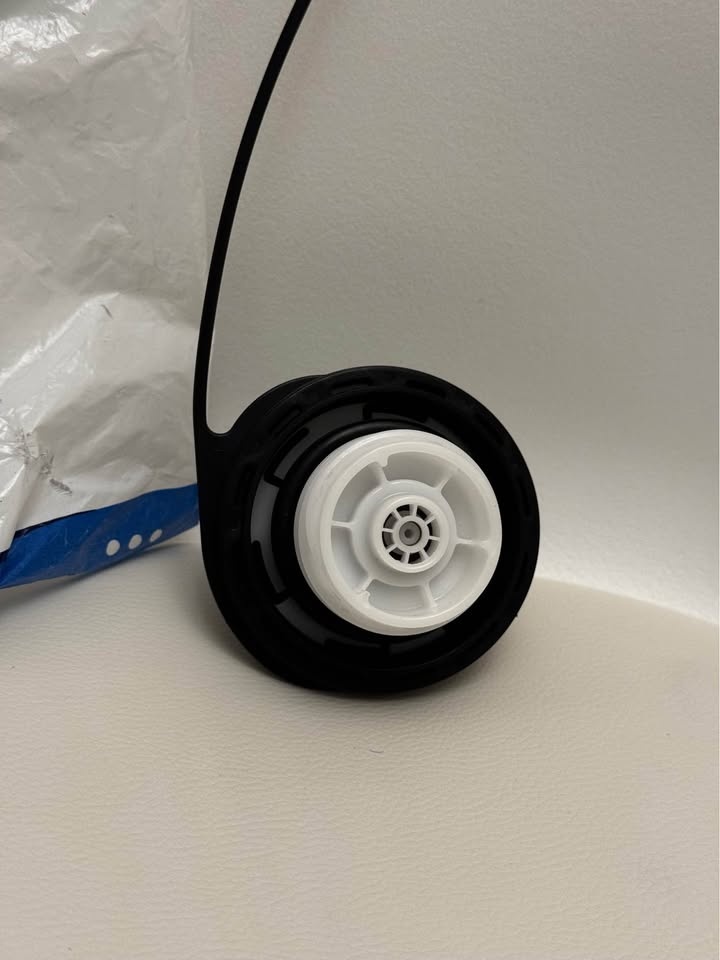 NEW GENUINE GM ACDelco Fuel Tank Filler Gas Cap GT317 - photo 3