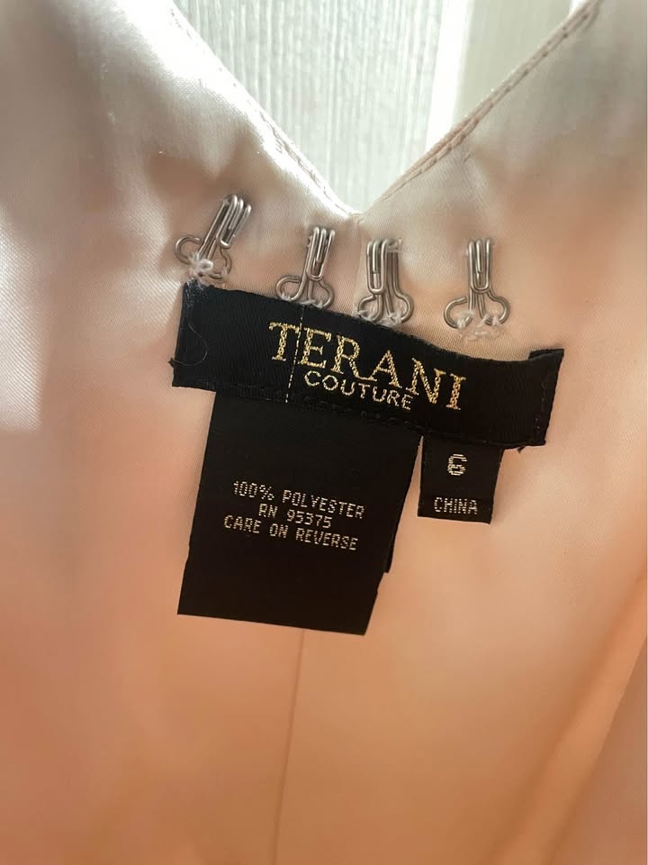 Prom dress!! Terani; size six. Worn once! - photo 2