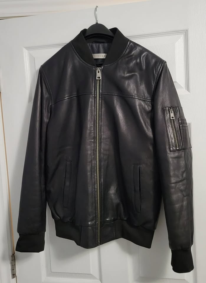 Danier Leather Bomber Jacket – Size M - photo 2