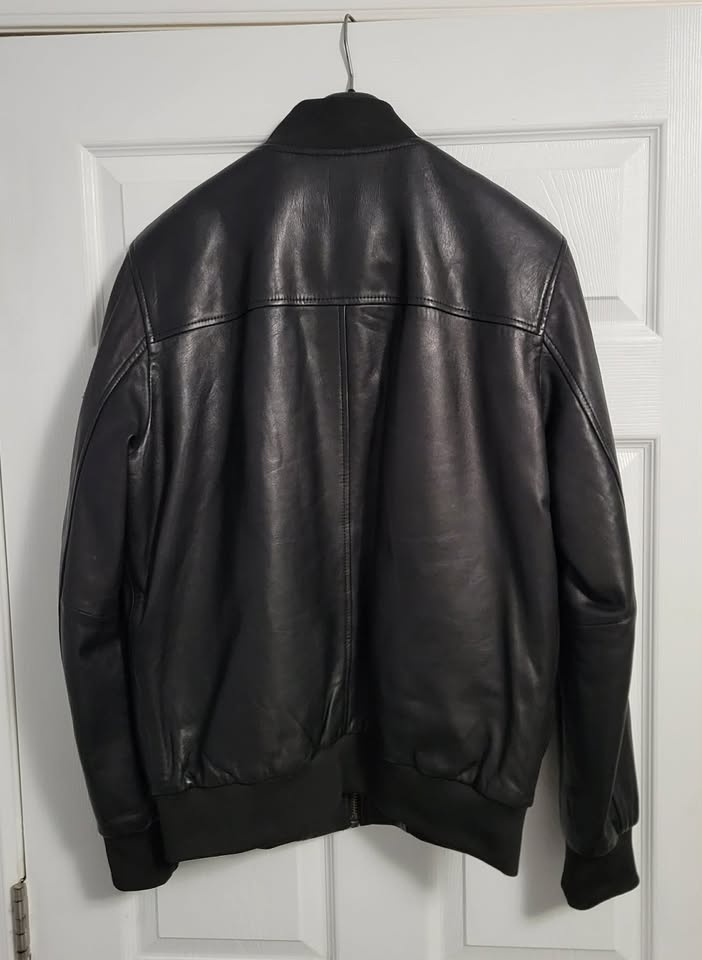 Danier Leather Bomber Jacket – Size M - photo 3