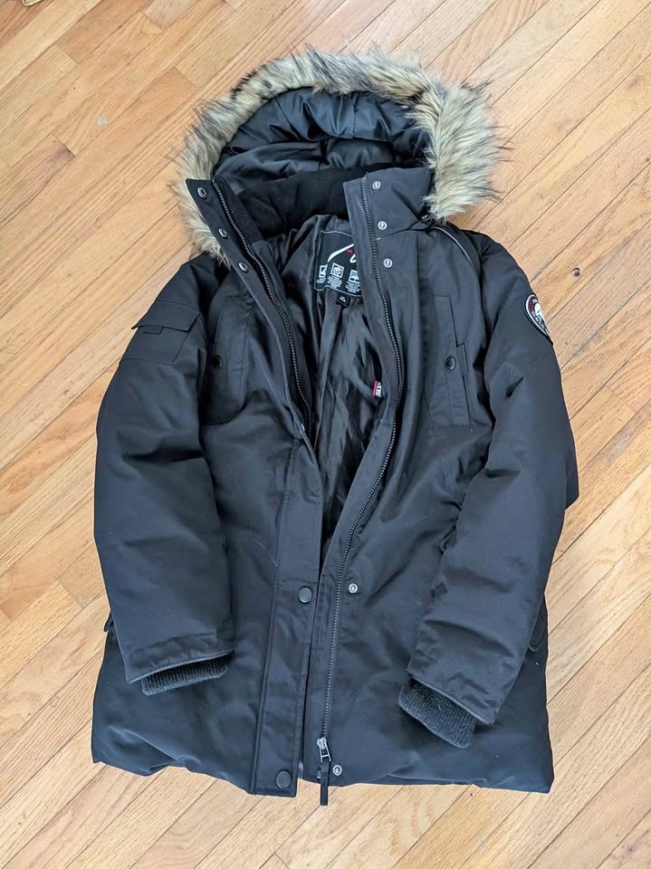 Very clean, thick Down snow coat, Woman (small), wear one season