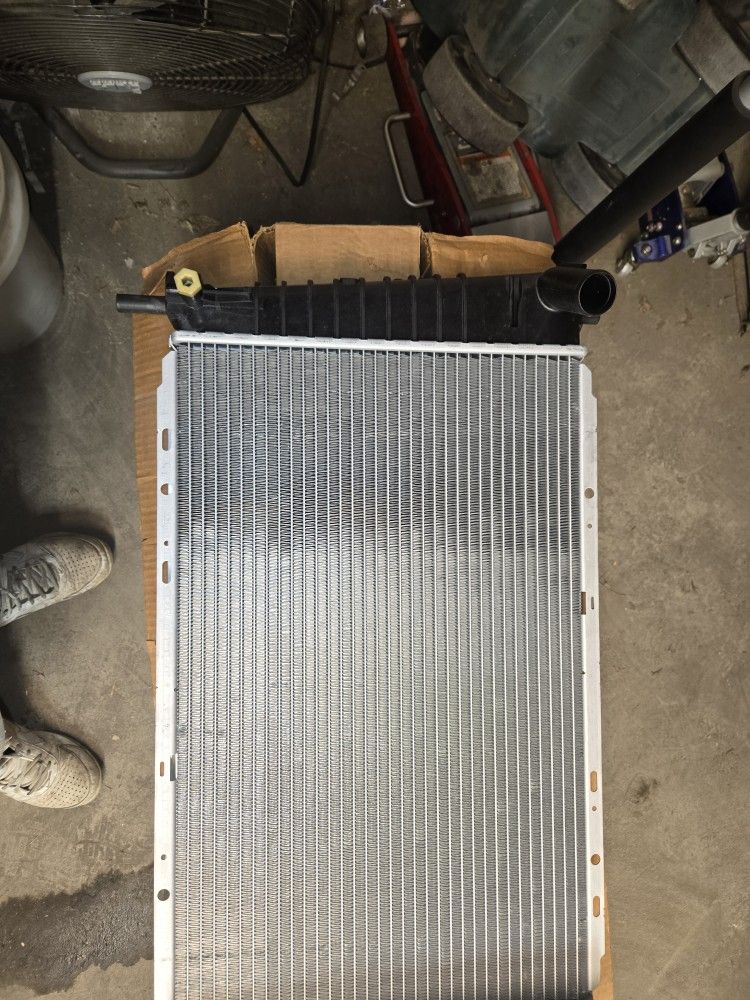 Ford / Mercury Radiator New 1995