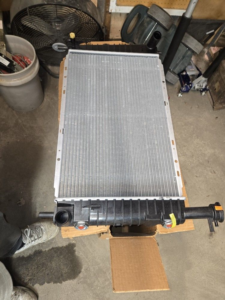 Ford / Mercury Radiator New 1995 - photo 2