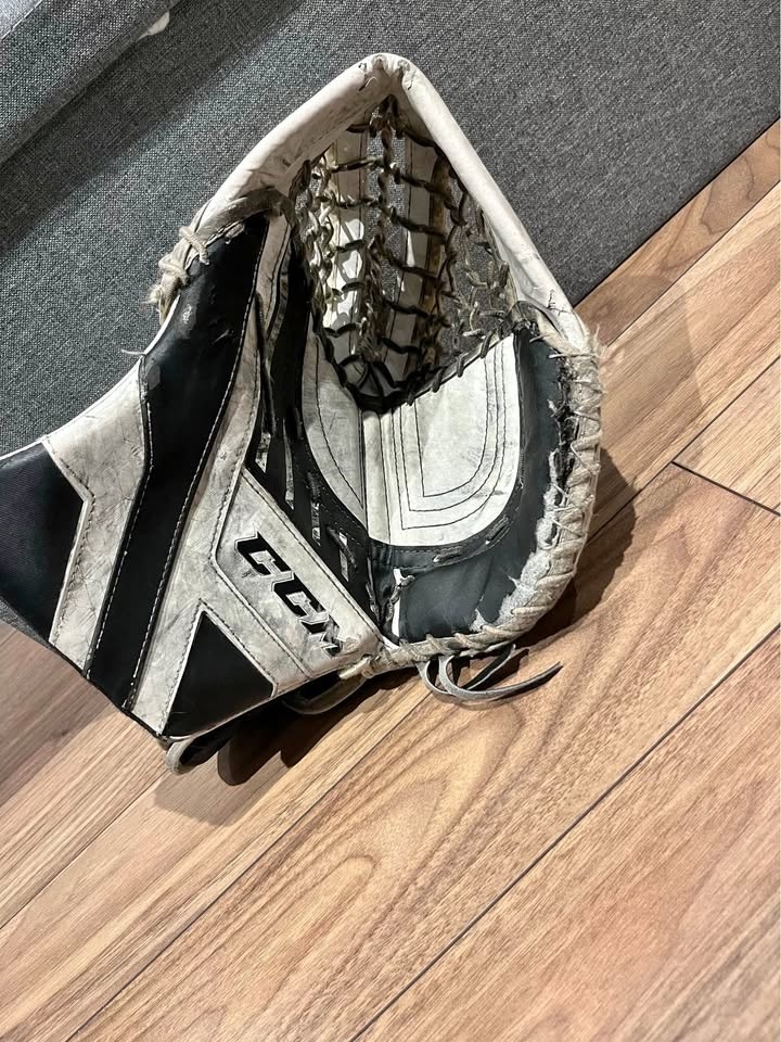 CCM goalie glove