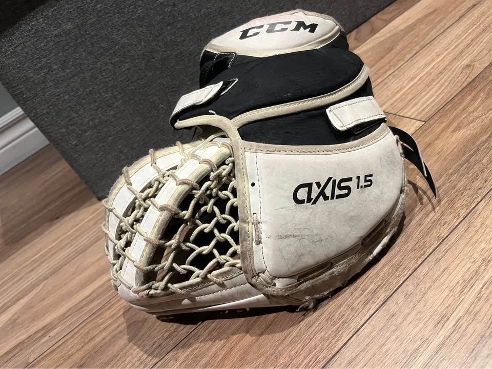 CCM goalie glove - photo 2
