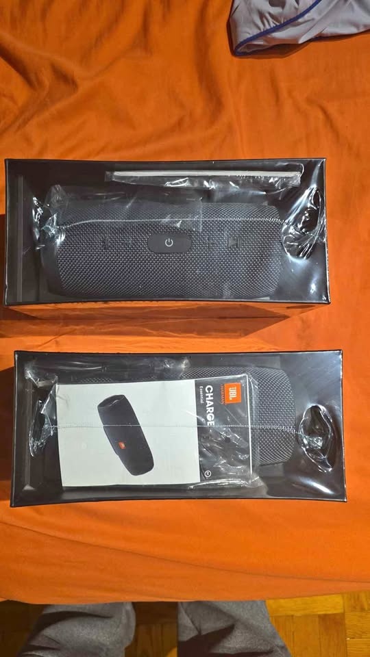 JBL Charge essential speaker