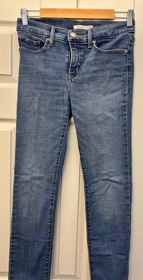 Levi’s size 28 - 312 shaping slim jeans