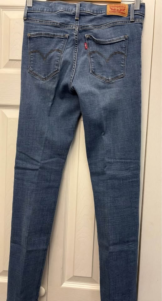 Levi’s size 28 - 312 shaping slim jeans - photo 2