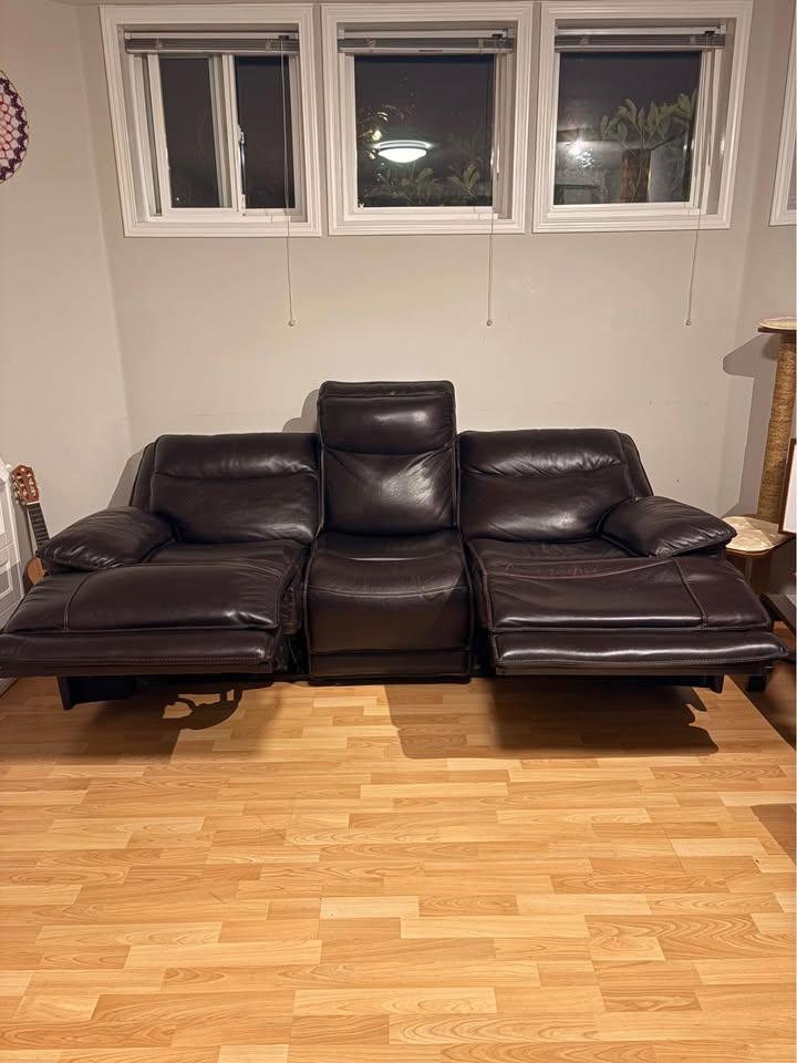 Leather recliner, electric control - photo 2