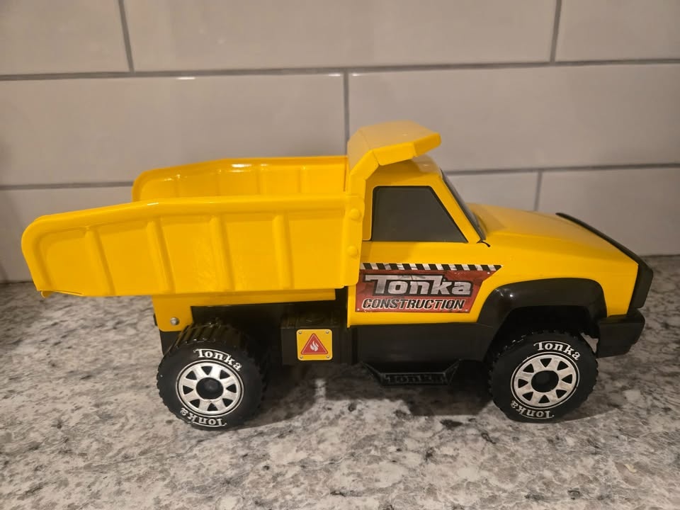 Tonka Quarry Dump Truck - photo 2