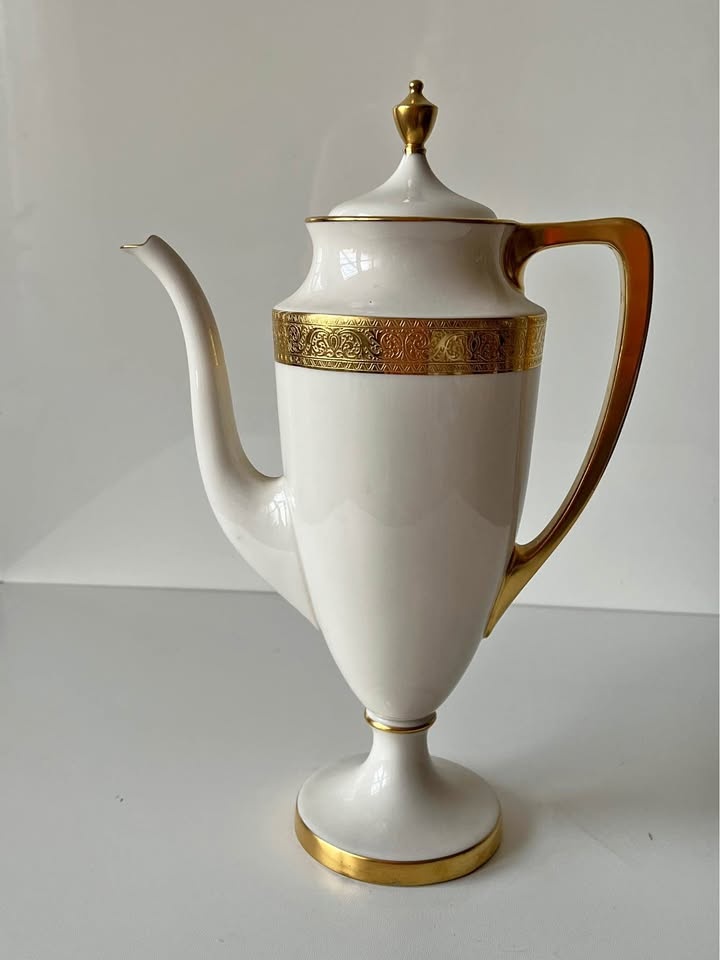 Super RARE Lenox Westchester chocolate pot mint condition