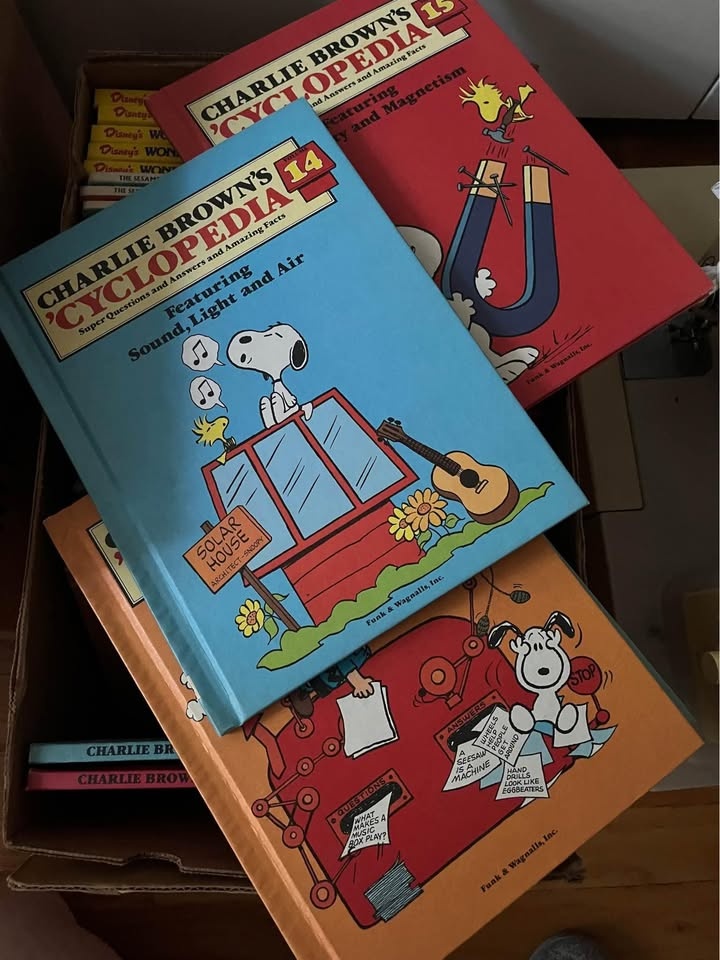 Charlie Brown Cyclopedia Complete 15 books Vintage - photo 2