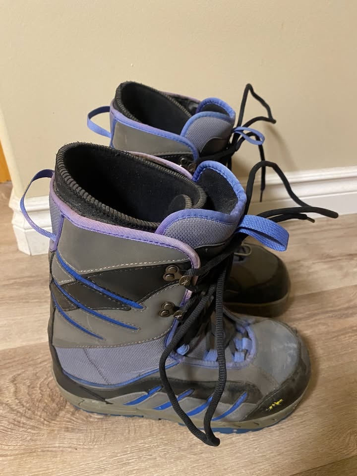 Women’s Winter / Snowboard Boots – Size 9 - photo 2