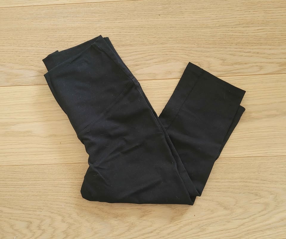 Thyme Maternity capri leggings (size small)
