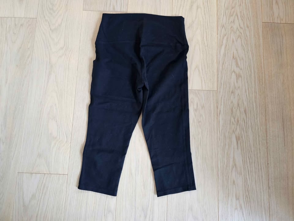 Thyme Maternity capri leggings (size small) - photo 3