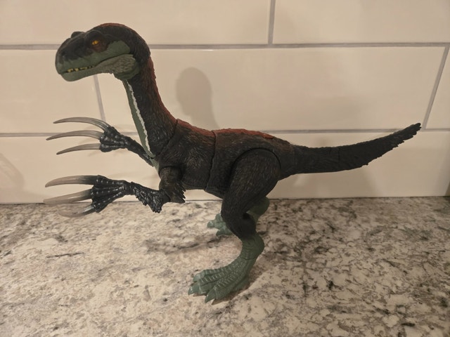 Jurassic World Dominion Sound Slashin Therizinosaurus