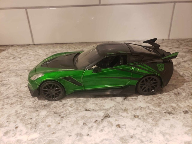 Die Cast Chevrolet Chorvette Transformers 1:24