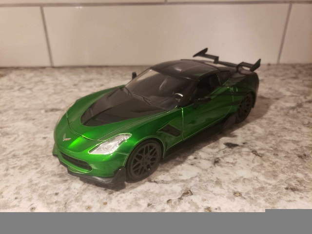 Die Cast Chevrolet Chorvette Transformers 1:24 - photo 2