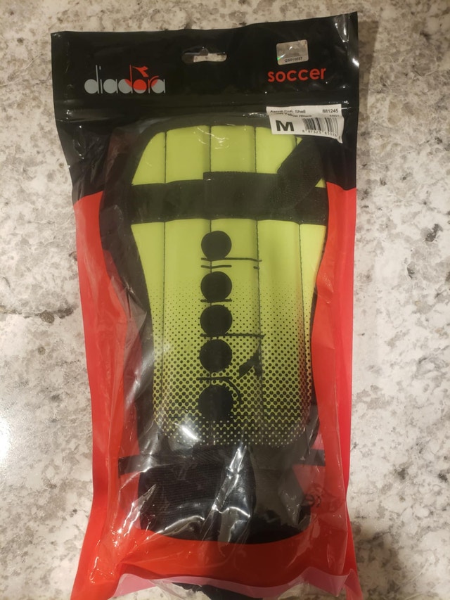 Diadora Ascoli Soft Shell Soccer Shin Guard