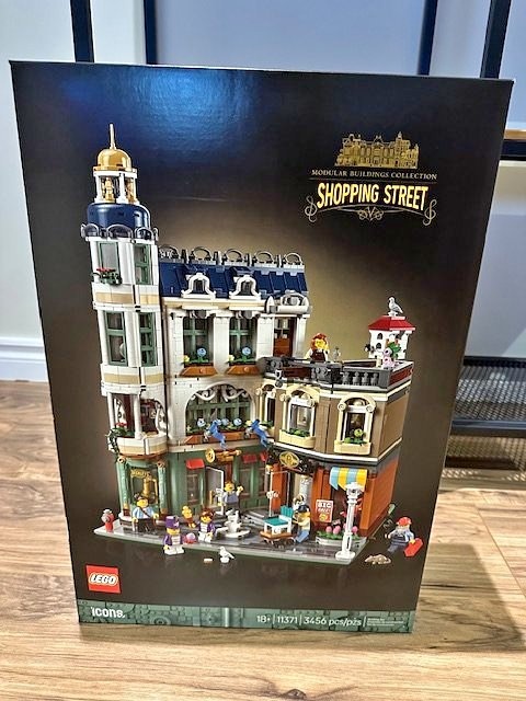 Lego 11371 - Shopping Street - BNIB